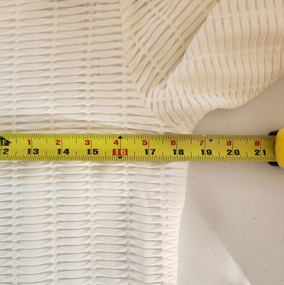 Frank Lyman Off White Textured Tunic Top 3/4 Sleeves Stretchy Dressy Size 12 - Picture 7 of 9